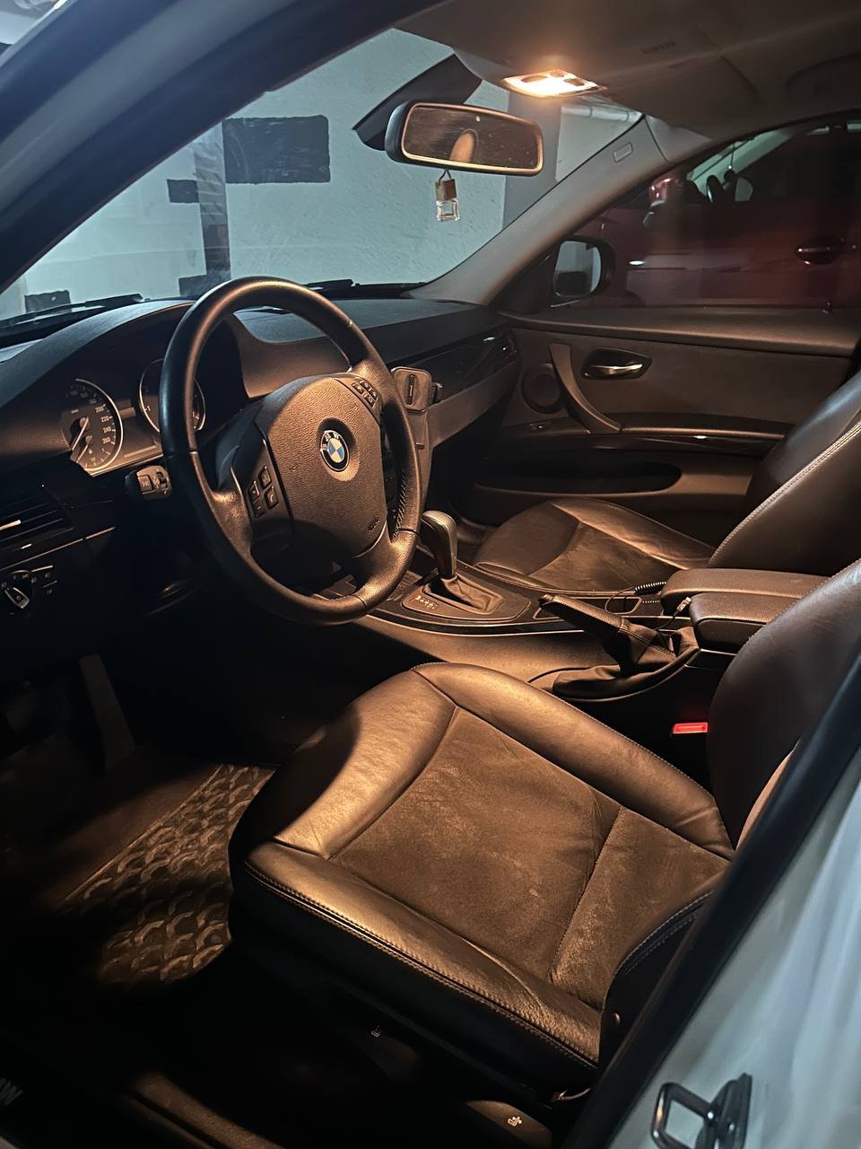 BMW 320i 2011 in excellent condition — excellent — Batumi, Georgia