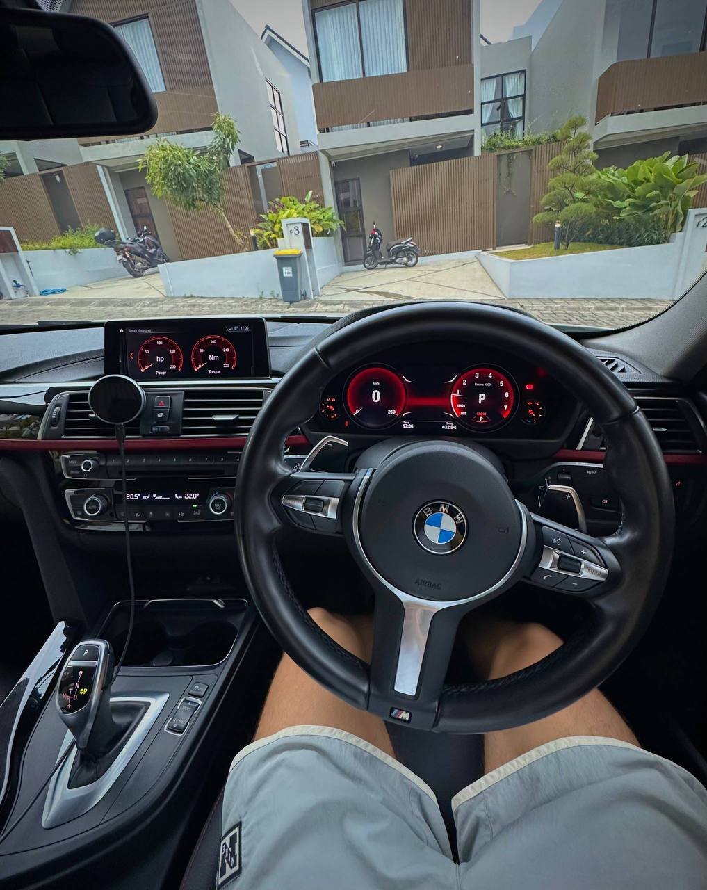 BMW 320i b48 2018, пробег 42 тыс км, выхлоп с кнопки — Бали, Индонезия