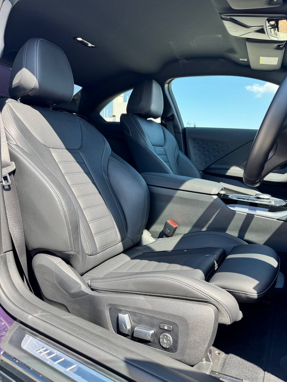 Interior de BMW (cuero negro) — Limasol, Chipre