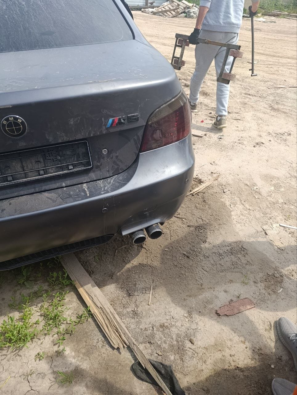 BMW M5 (dañado) — repuestos — Moscú, Rusia BMW M5 (dañado) — repuestos — Moscú, Rusia