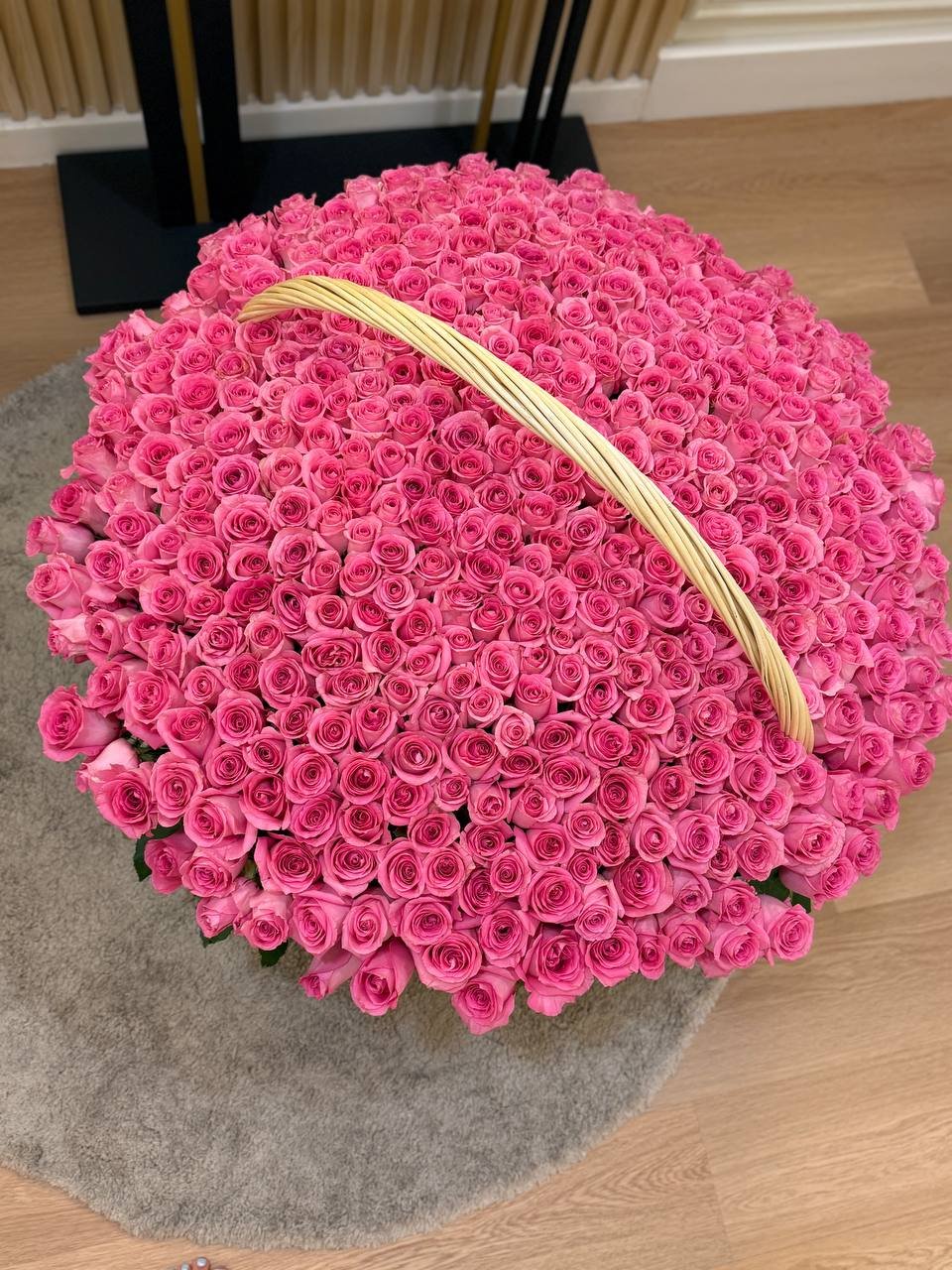 باقة 500 وردة — 500 درهم — gifted (two days old) — دبي, الإمارات