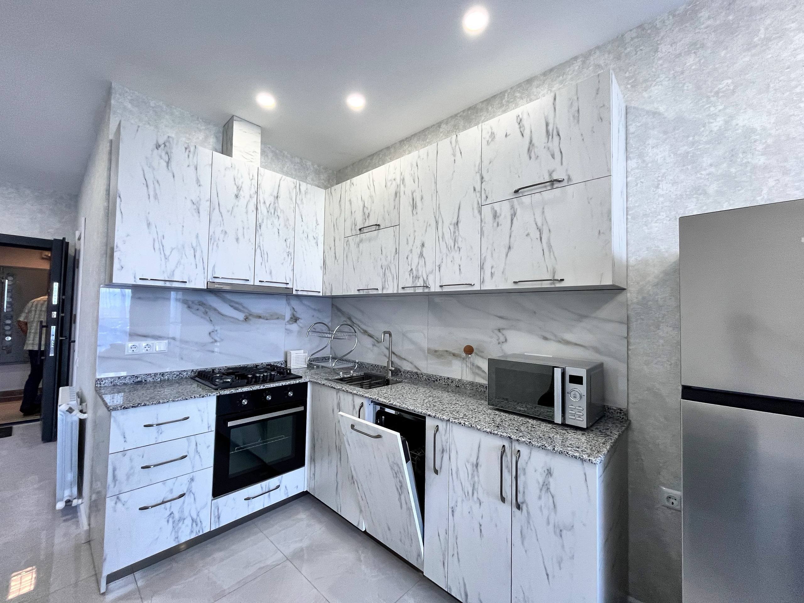 Bright apartment for short-term rent, 2 balconies — Batumi, Georgia
