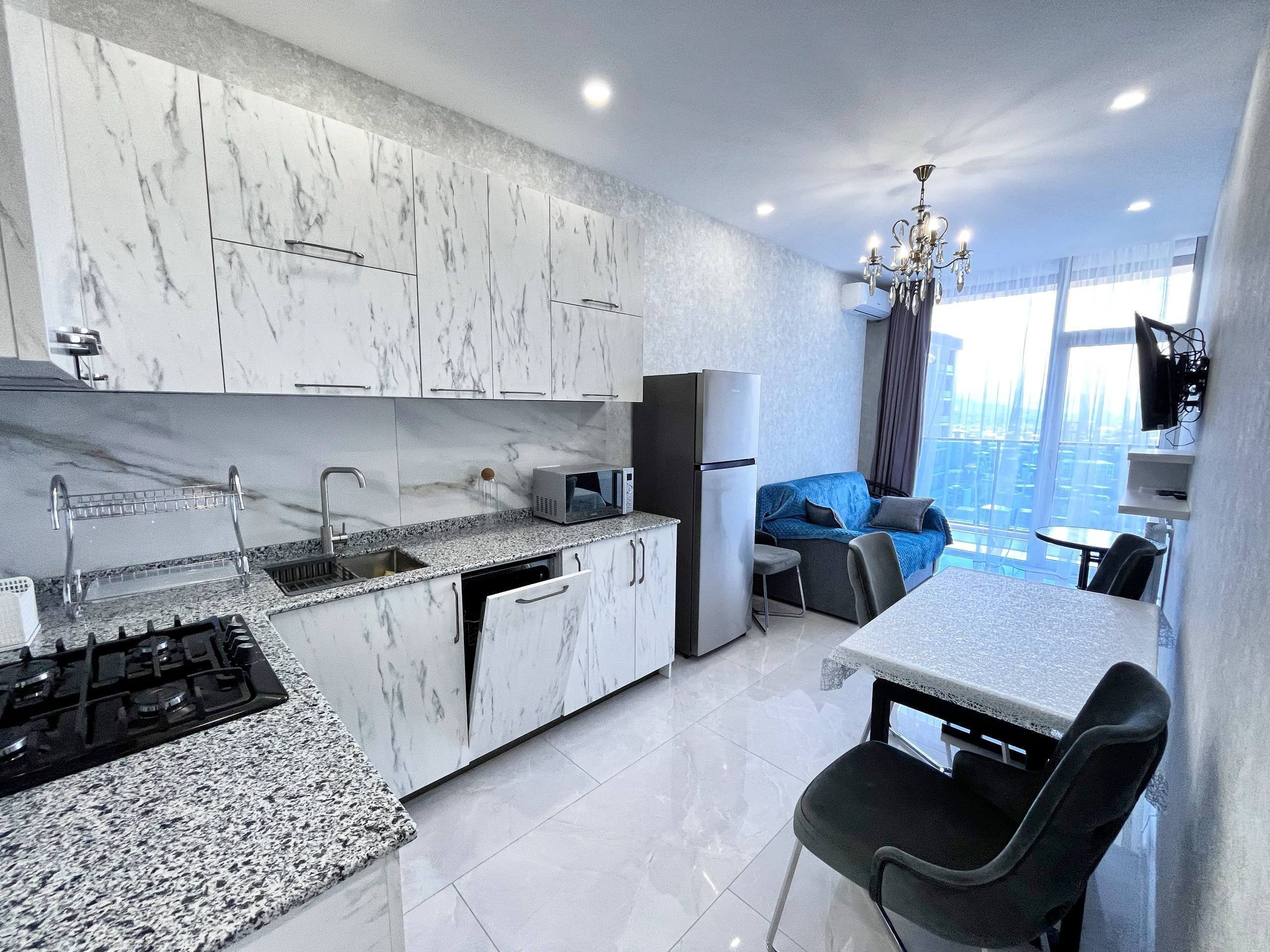 Bright apartment for short-term rent, 2 balconies — Batumi, Georgia