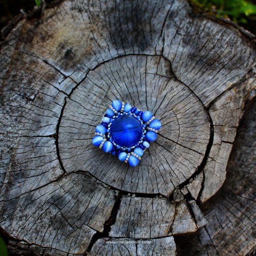 Broche "Iridescencia azul" hecho a mano — Batumi, Georgia Broche "Iridescencia azul" hecho a mano — Batumi, Georgia