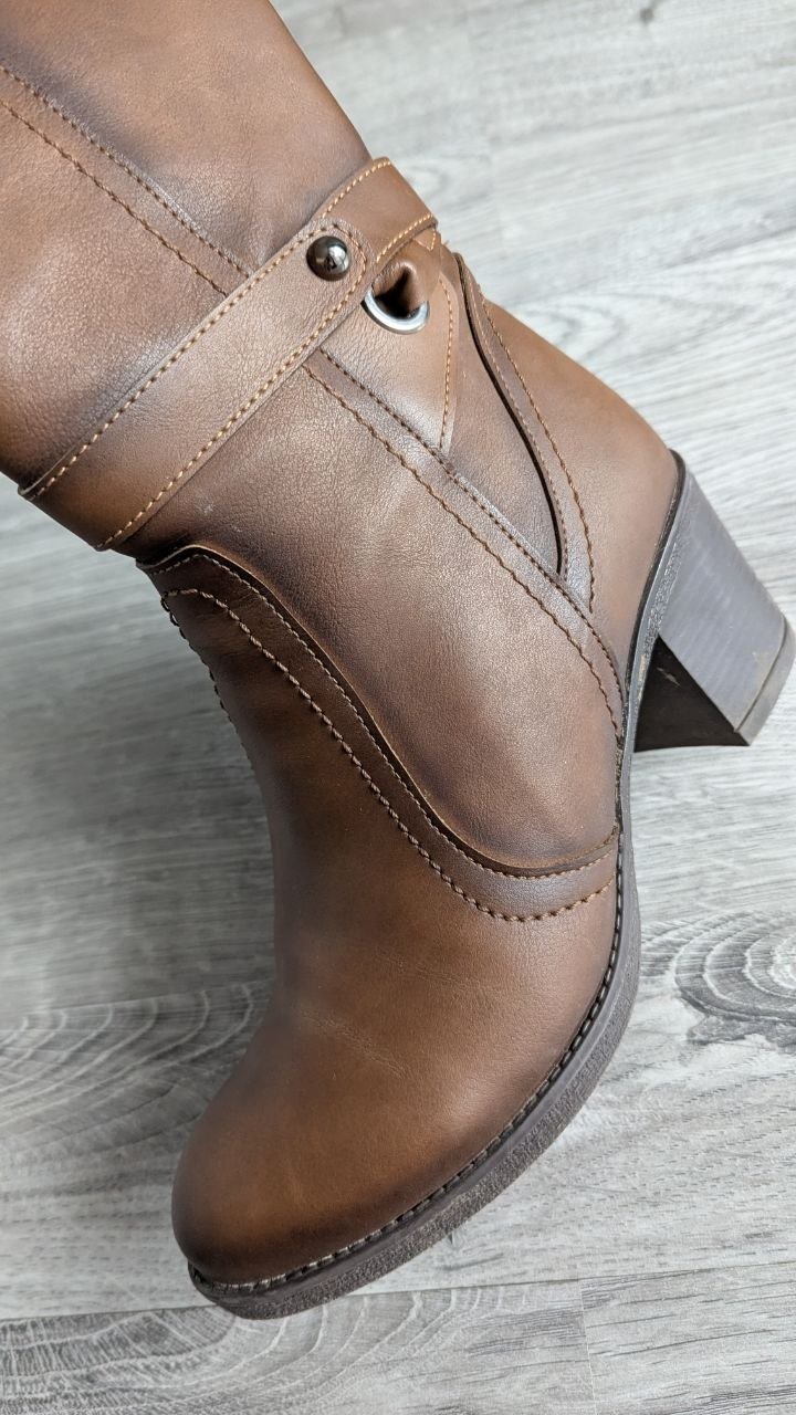 Brown leather boots size 38 — Batumi, Georgia