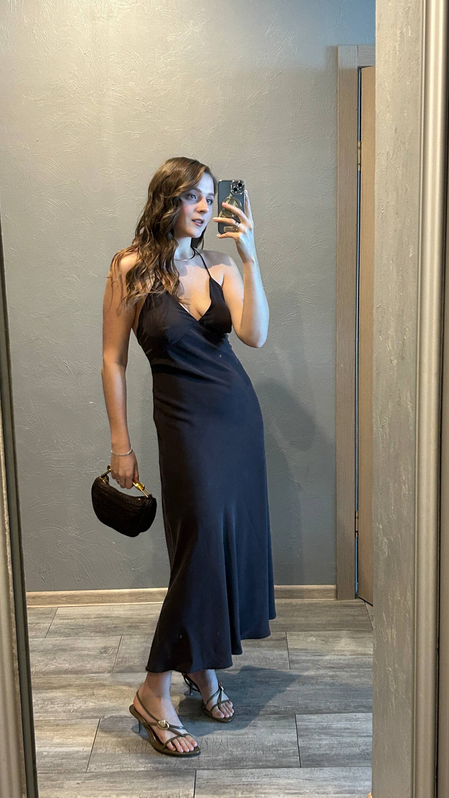 فستان بني بظهر مكشوف من Zara، مقاس M — تبليسي, جورجيا فستان بني بظهر مكشوف من Zara، مقاس M — ممتاز — تبليسي, جورجيا