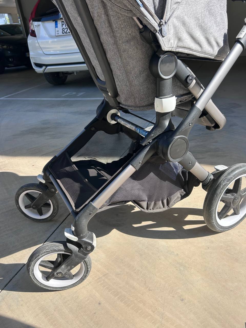 Коляска Bugaboo Fox 3 (люлька и сидячий блок) 400€ — Б/у - хорошее — Лимасол, Кипр