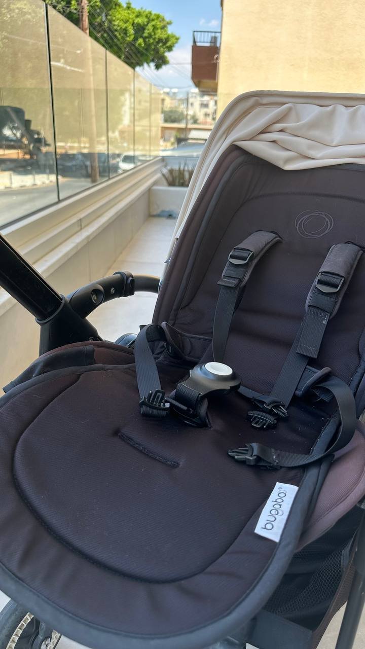 Коляска Bugaboo (гнездо) + люлька для новорожденного — used with scuffs — Лимасол, Кипр