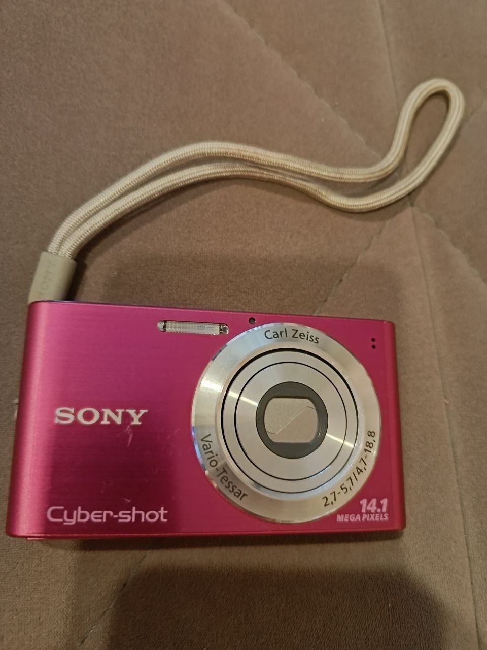 Buying Sony Cyber-shot camera — Moscow, Russia