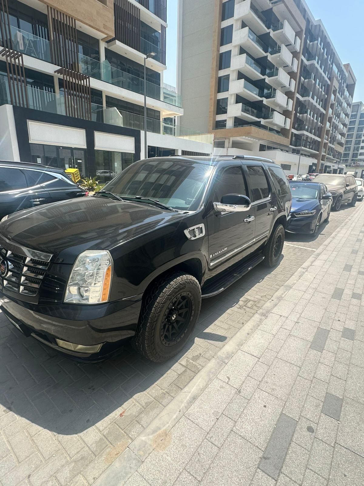 Cadillac Escalade 2007 (GCC) черный, салон красный — б/у — Дубай, ОАЭ