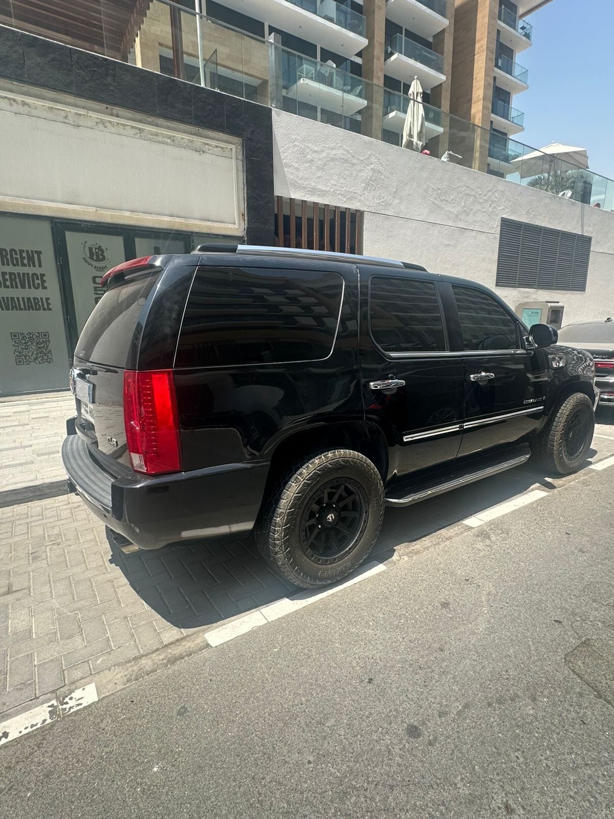 Cadillac Escalade 2007 (GCC) черный, салон красный — б/у — Дубай, ОАЭ