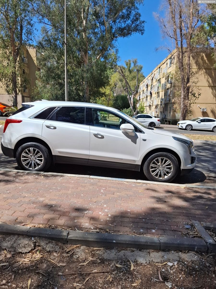 Cadillac XT5 2018 white Luxury automatic — Haifa, Israel