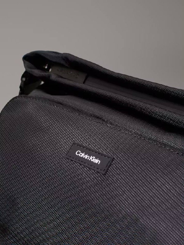 Сумка Calvin Klein (оригинал) в идеальном состоянии — Абу-Даби, ОАЭ