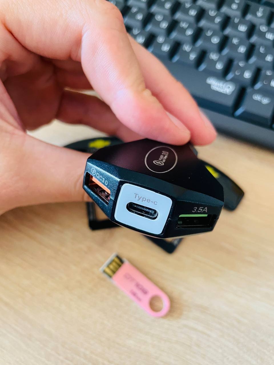 شاحن سيارة ولاعة 2 USB + فلاش Kingston سعة 16 جيجابايت — جديد — باتومي, جورجيا