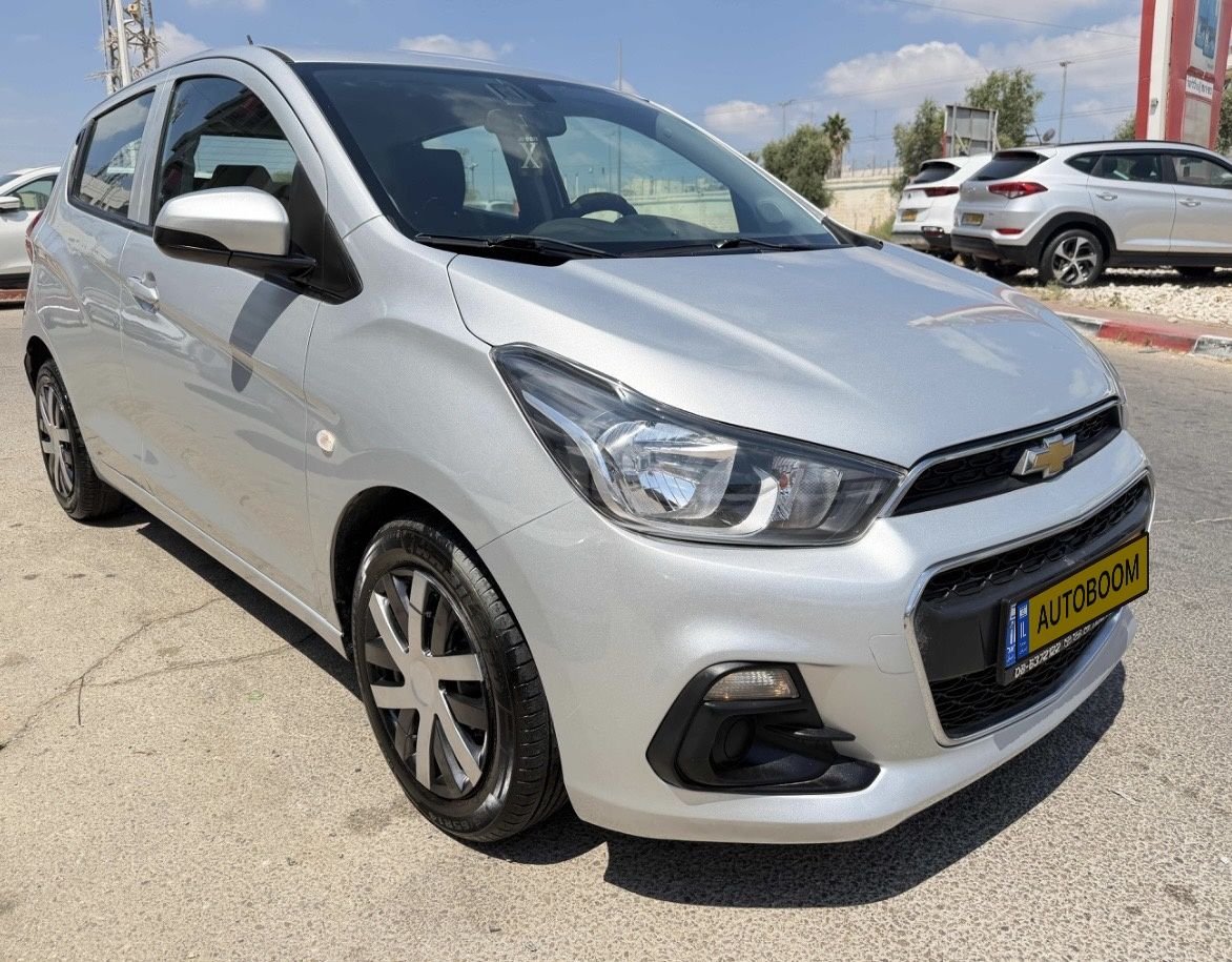 Chevrolet Spark 2018 LT silver CVT — Tel Aviv, Israel