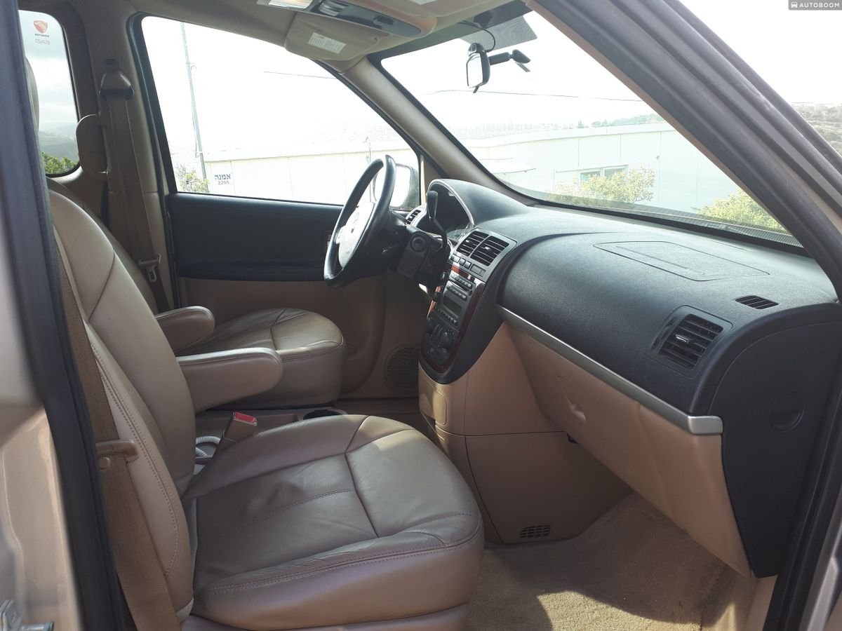Chevrolet Uplander 2009 LT gold automatic — Tel Aviv, Israel
