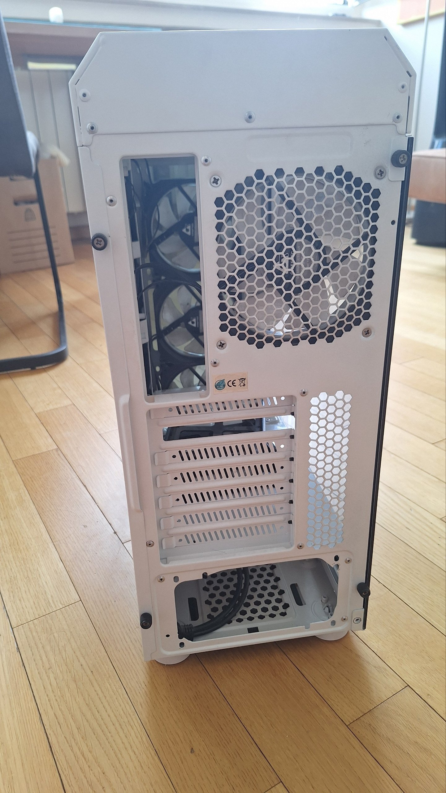 Chieftec корпус для компьютера с RGB вентиляторами — Белград, Сербия Chieftec корпус для компьютера с RGB вентиляторами — новый — Белград, Сербия