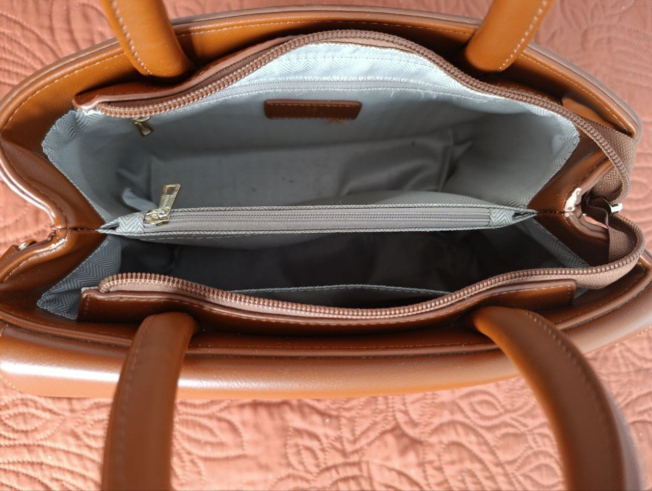 CHRISBELLA brown leather handbag — used — Batumi, Georgia
