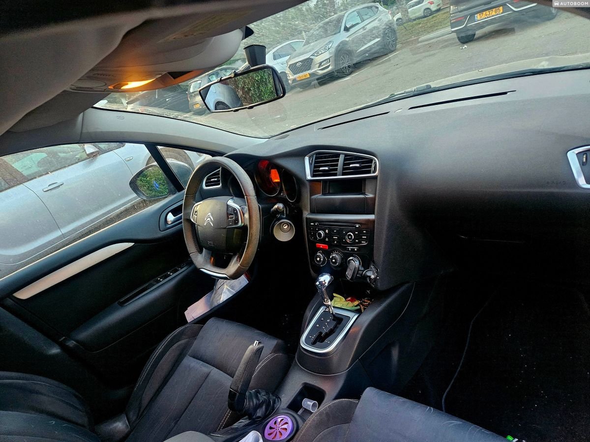 Citroen C4 2011 hatchback Comfort automatic — Tel Aviv, Israel