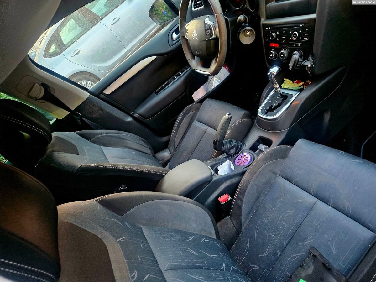 Citroen C4 2011 hatchback Comfort automatic — Tel Aviv, Israel