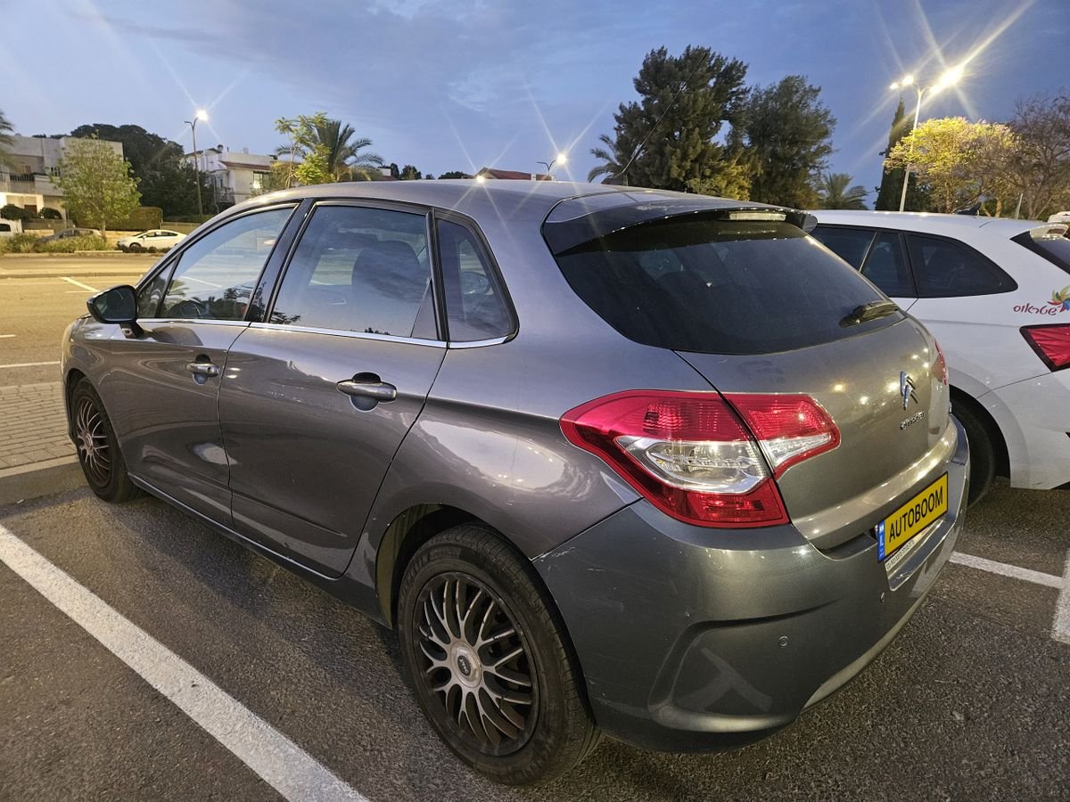 Citroen C4 2011 hatchback Comfort automatic — Tel Aviv, Israel