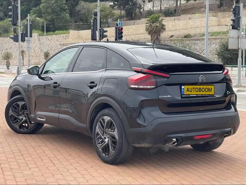 Citroen C4 2022 Shine hatchback black automatic — Haifa, Israel