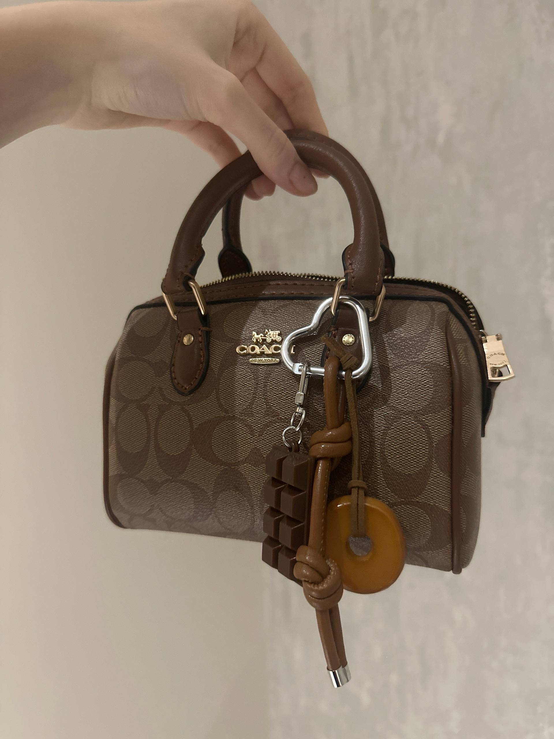Coach brown handbag with keychain — Batumi, Georgia
