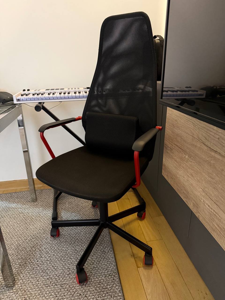 Computer chair, office chair with height adjustment — Belgrade, Serbia