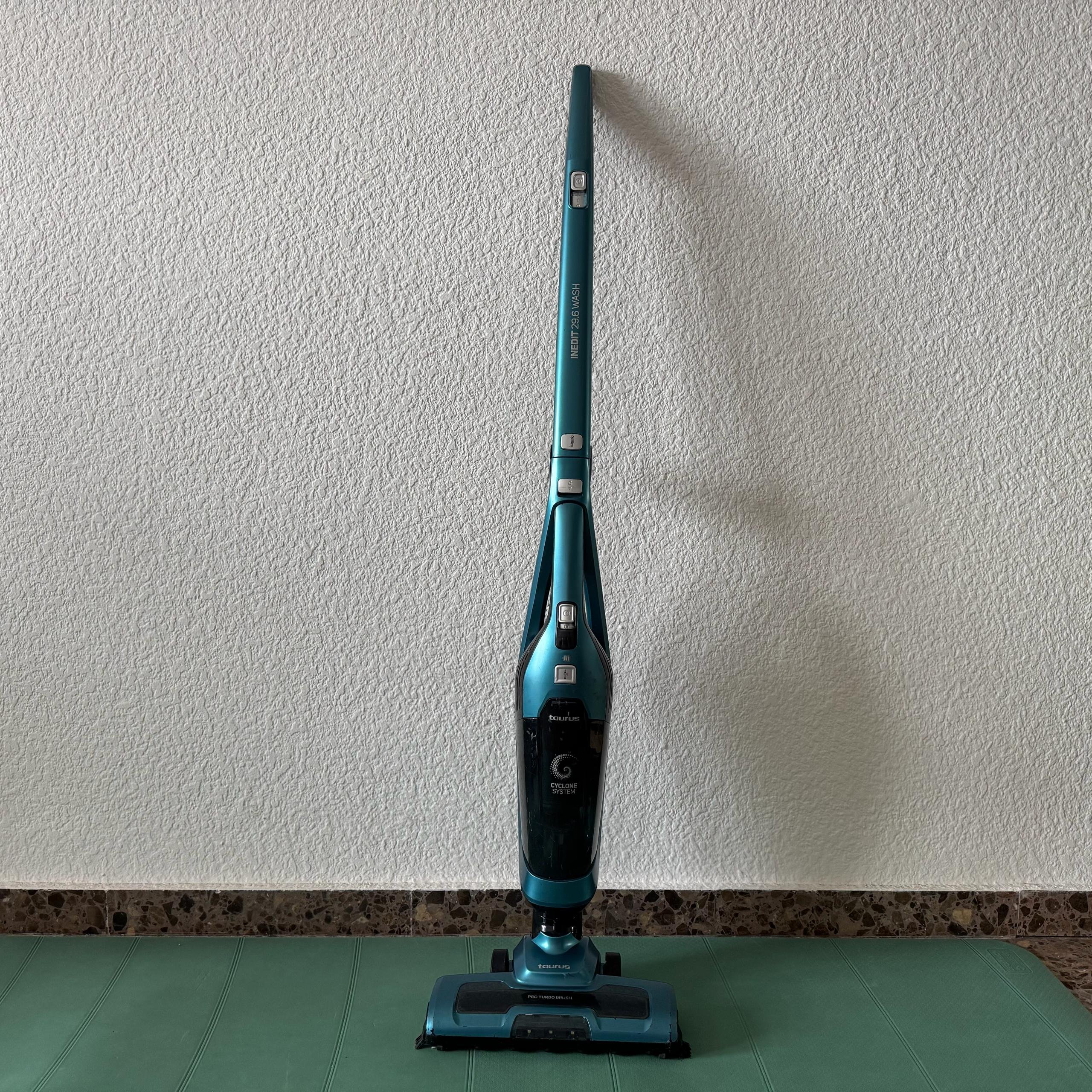Cordless vertical vacuum cleaner Taurus Inedit 29.6 Wash — used — Valencia, Spain