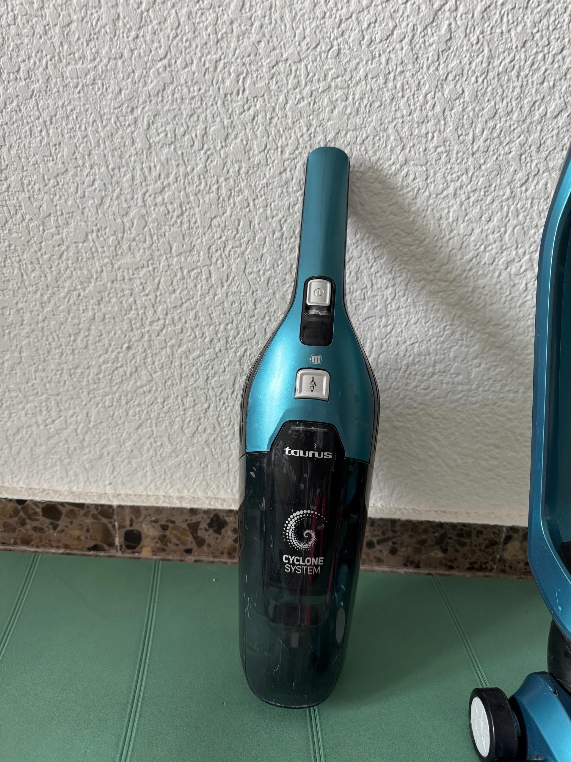 Cordless vertical vacuum cleaner Taurus Inedit 29.6 Wash — used — Valencia, Spain