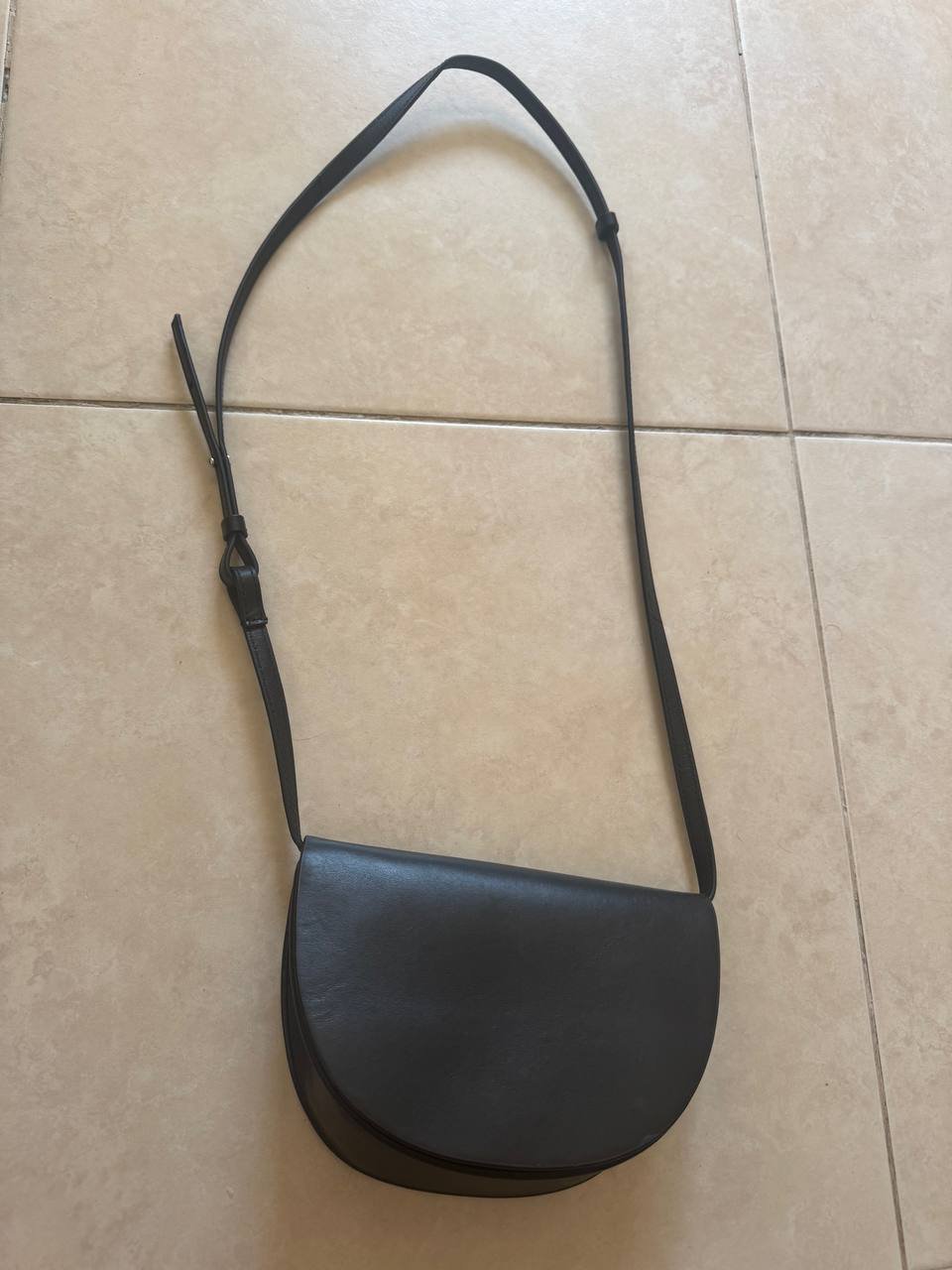 Bolso de cuero COS con cierre magnético — nuevo — Limasol, Chipre