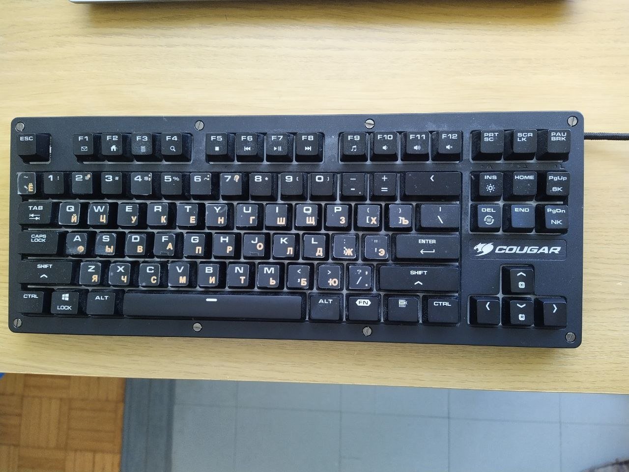 Teclado Cougar Puri TKL, tecla W no funciona — Belgrado, Serbia Teclado Cougar Puri TKL, tecla W no funciona — usado — Belgrado, Serbia