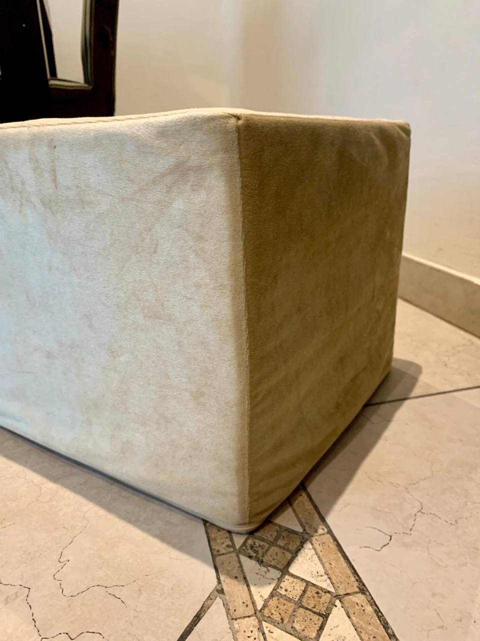 Cream velvet ottoman 50 AED — excellent — Dubai, UAE