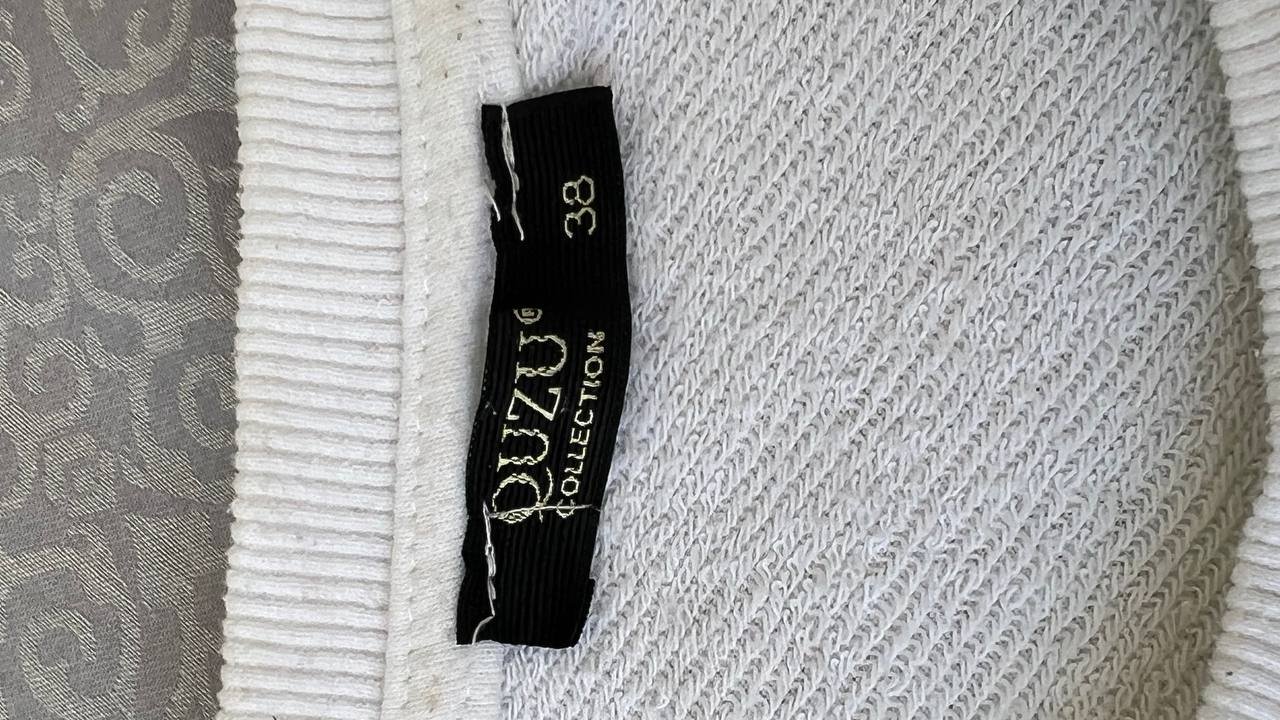 Sudadera corta S/M, 250 TL — Alanya, Turquía Sudadera corta S/M, 250 TL — Alanya, Turquía