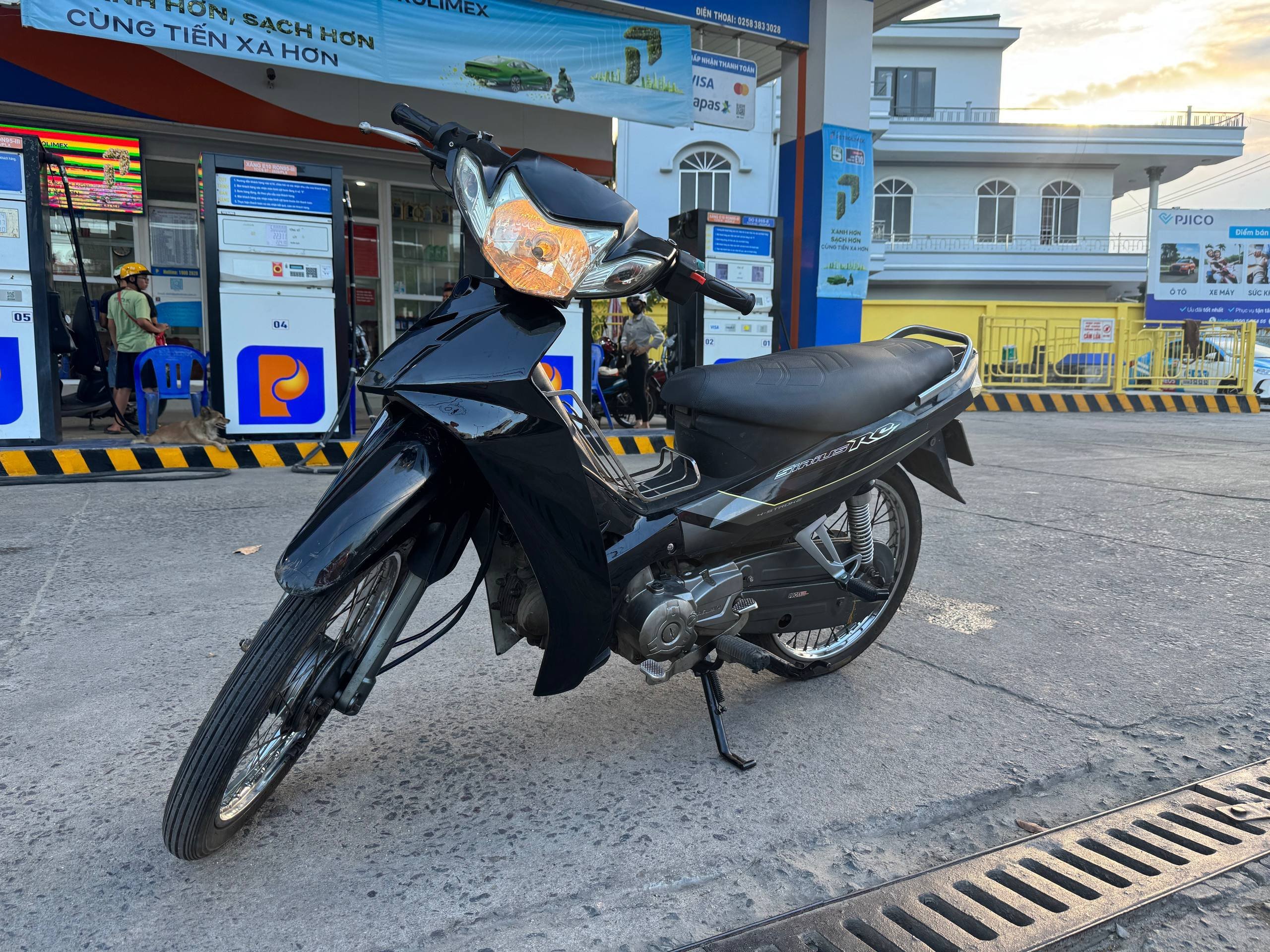 Moto Daelim 50cc, semiautomática, documentos disponibles — usado — Nha Trang, Vietnam
