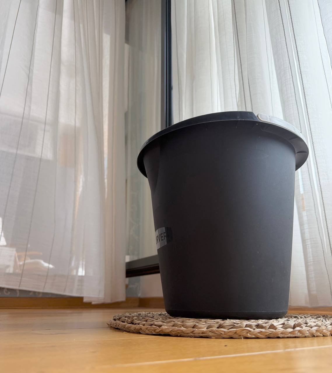 Dark gray bucket 300 dinar — Belgrade, Serbia