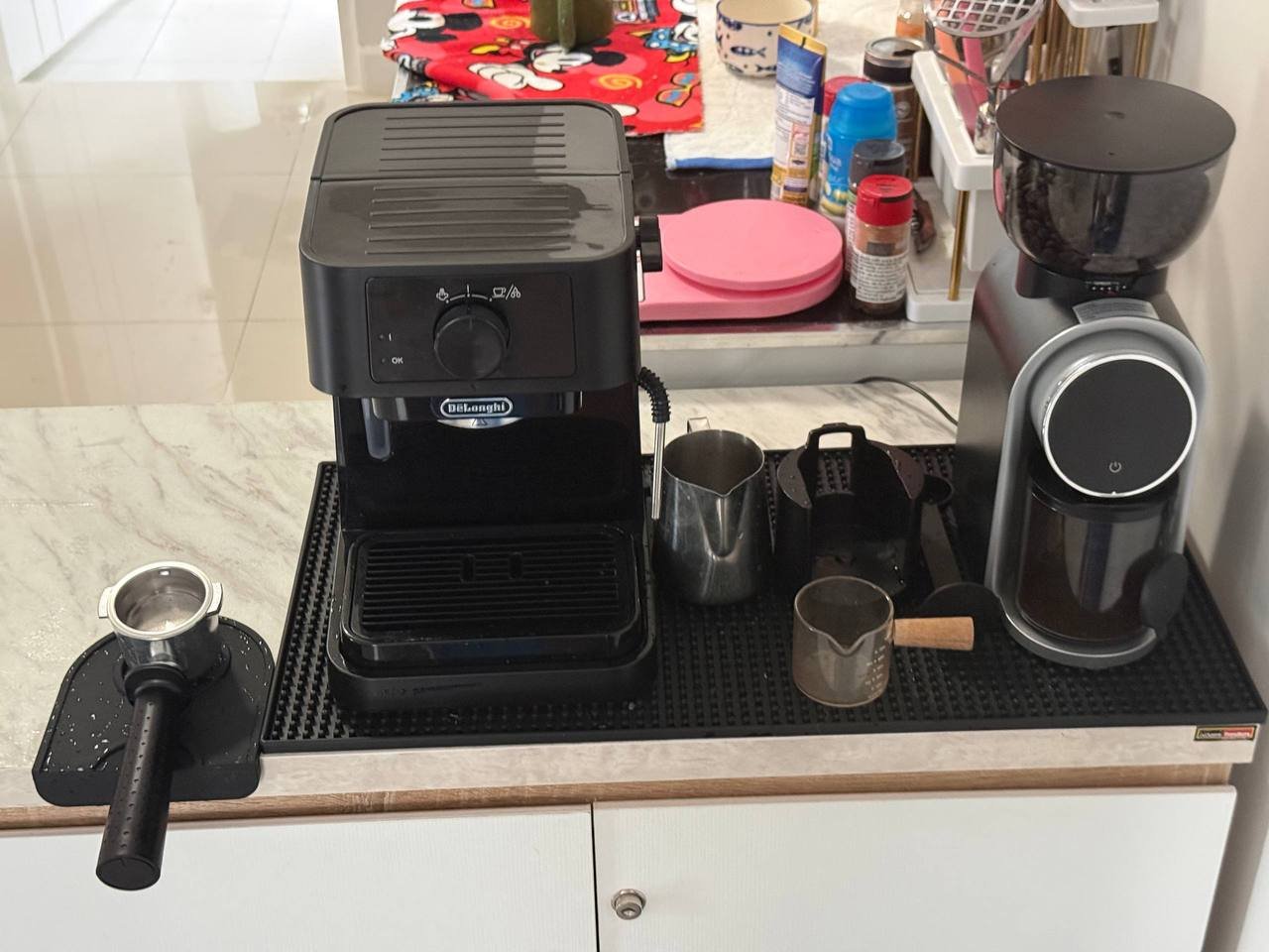 Кофемашина De'Longhi с кофемолкой и аксессуарами, 4500 бат — отличное — Пхукет, Таиланд