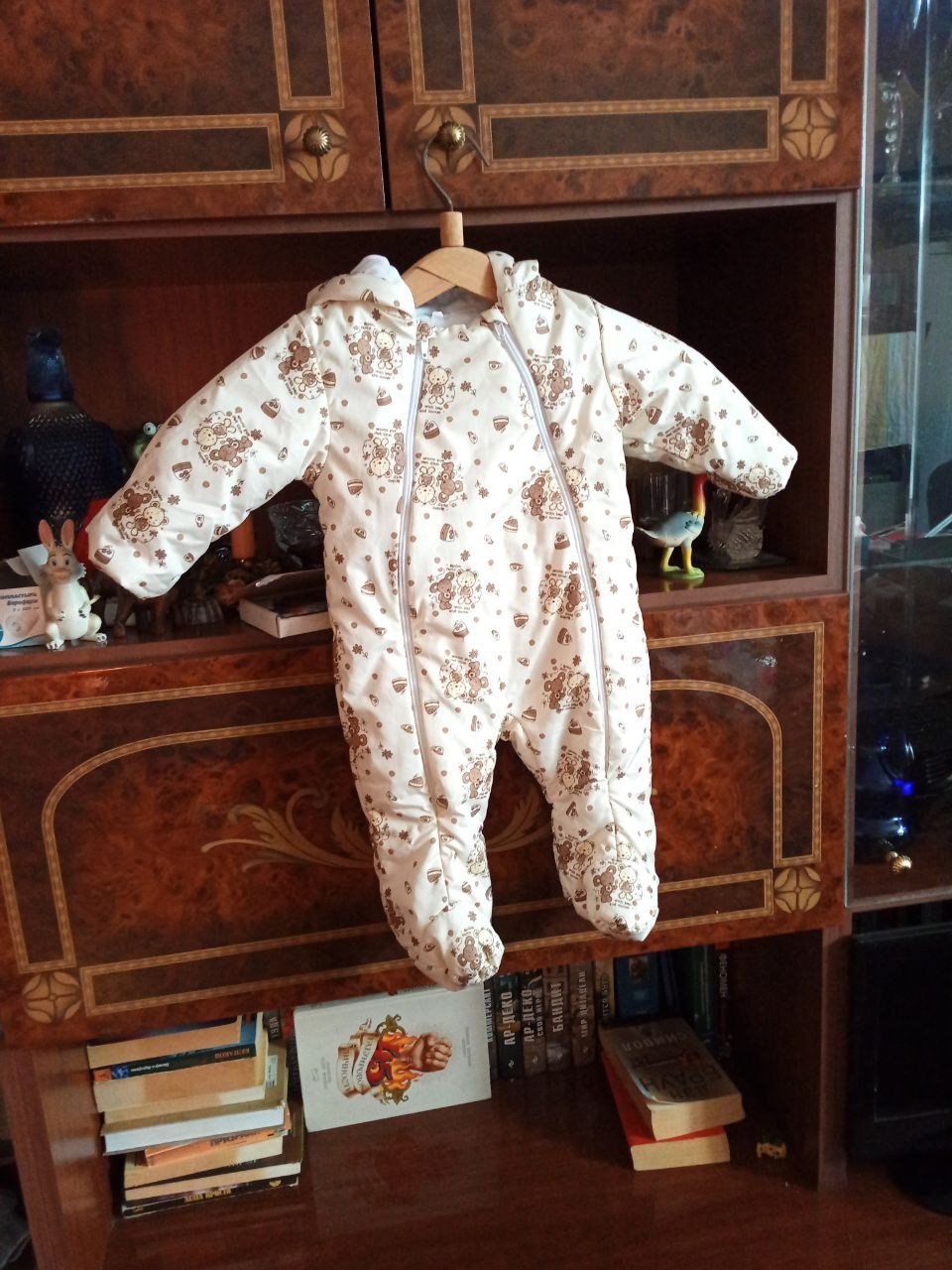 Demiseason romper 74 size beige with bears — Moscow, Russia Demiseason romper 74 size beige with bears — Moscow, Russia