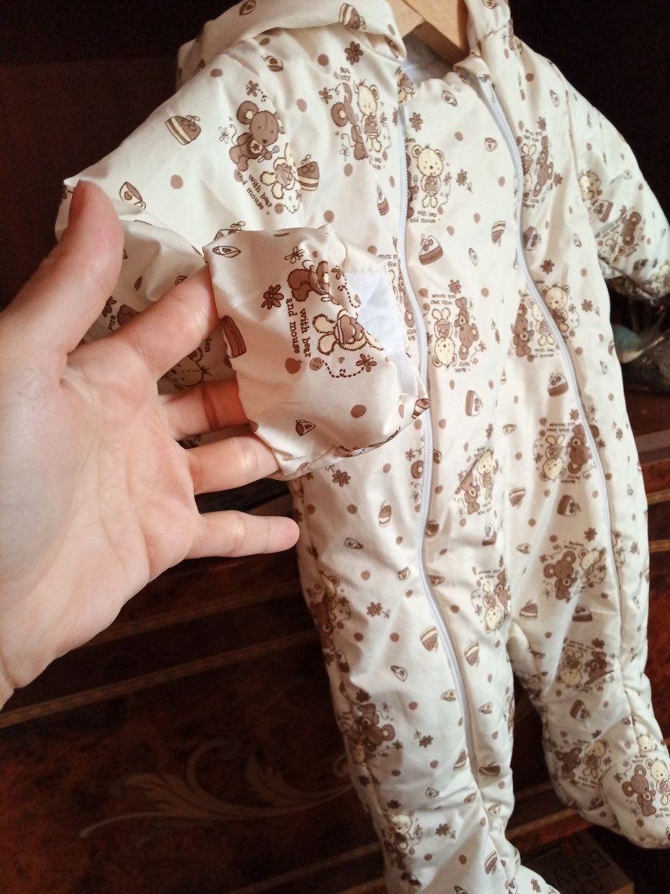 Demiseason romper 74 size beige with bears — Moscow, Russia Demiseason romper 74 size beige with bears — Moscow, Russia