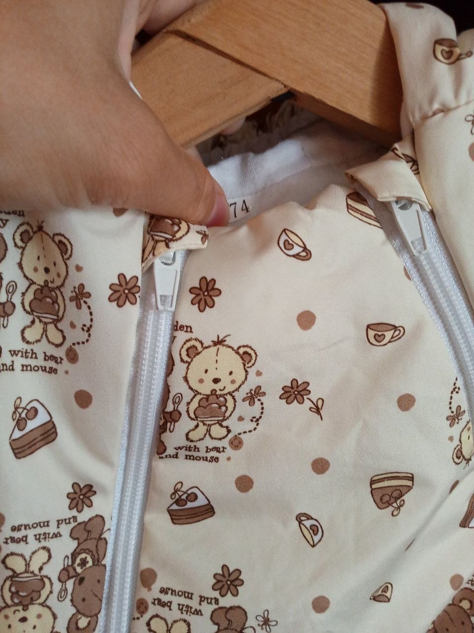 Demiseason romper 74 size beige with bears — Moscow, Russia Demiseason romper 74 size beige with bears — Moscow, Russia