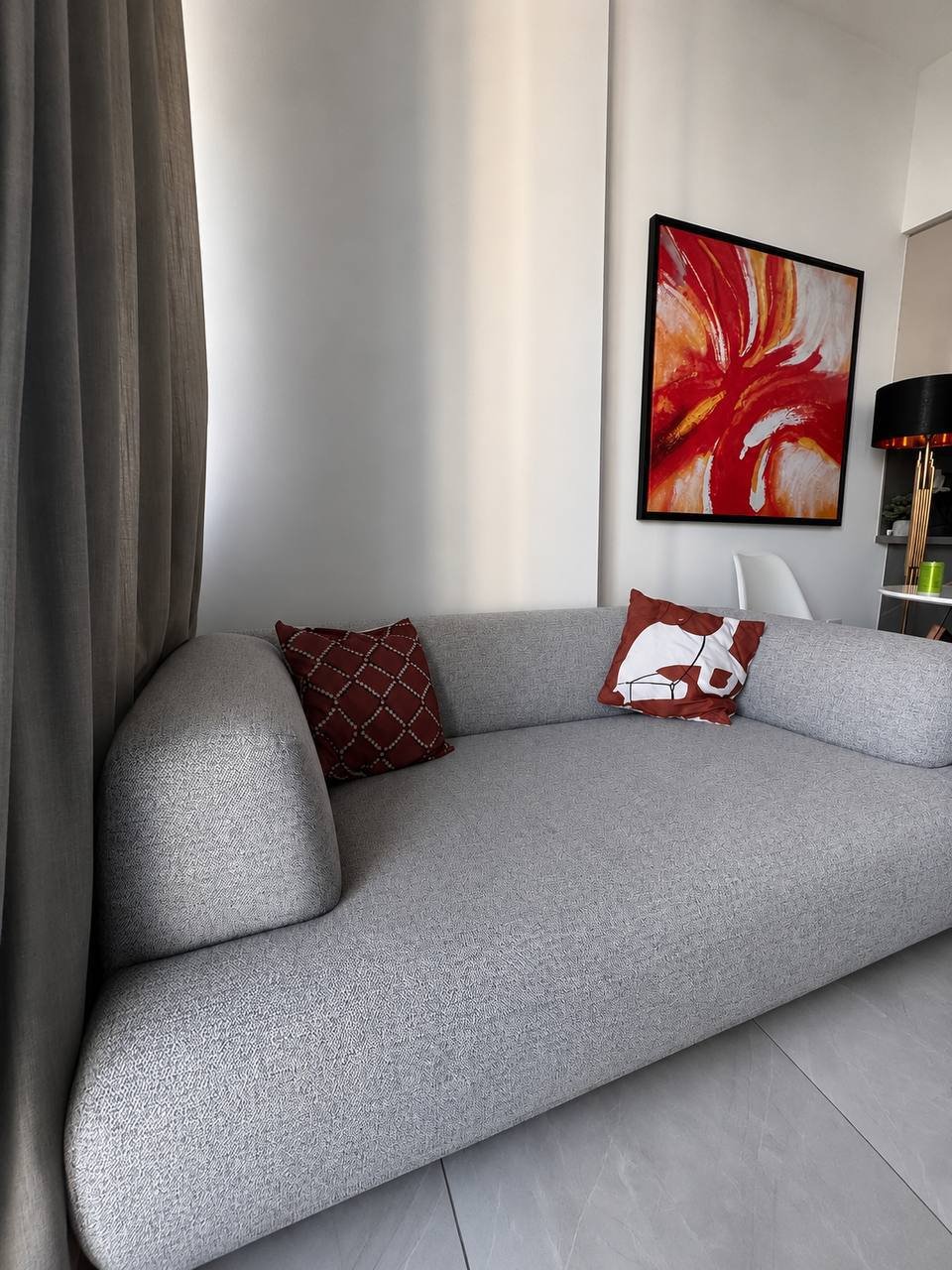 Дизайнерский диван 180 см, Business Bay — like new — Дубай, ОАЭ