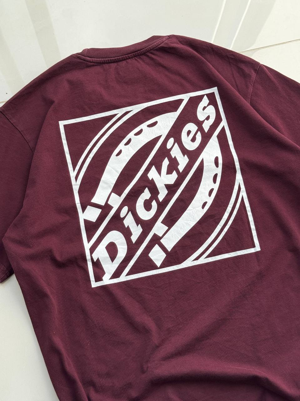 تيشيرت Dickies مقاس S لون خمري — باتومي, جورجيا