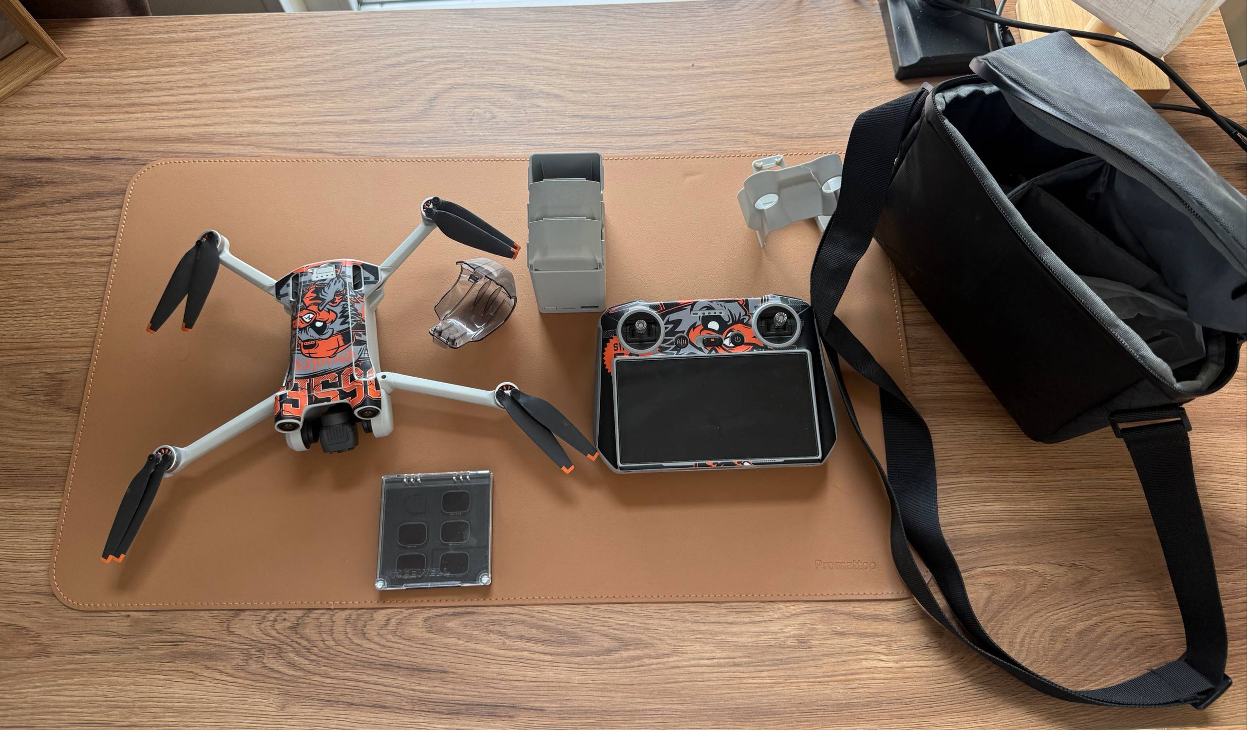 DJI Mini 3 Pro con accesorios (bolsa, baterías, hélices) — Batumi, Georgia DJI Mini 3 Pro con accesorios (bolsa, baterías, hélices) — usado — Batumi, Georgia