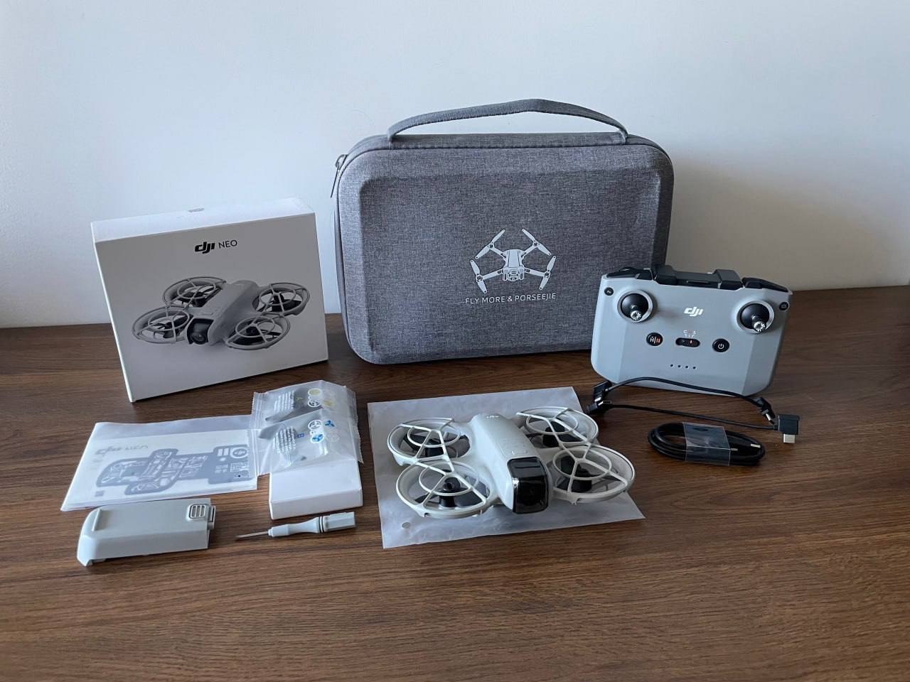 Drone DJI Neo (Fly More) en perfecto estado — Batumi, Georgia Drone DJI Neo (Fly More) en perfecto estado — como nuevo — Batumi, Georgia