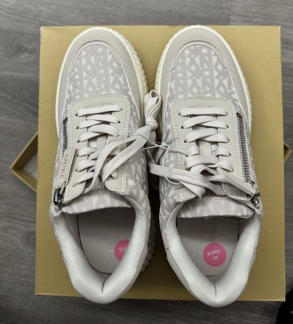 Zapatillas DKNY nuevas, original, talla 38 — Limasol, Chipre