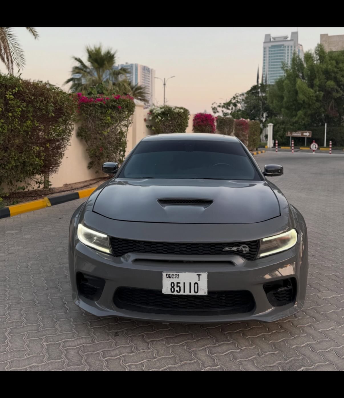 دودج تشارجر SRT 2019 رمادي، 23500 درهم — عجمان, الإمارات