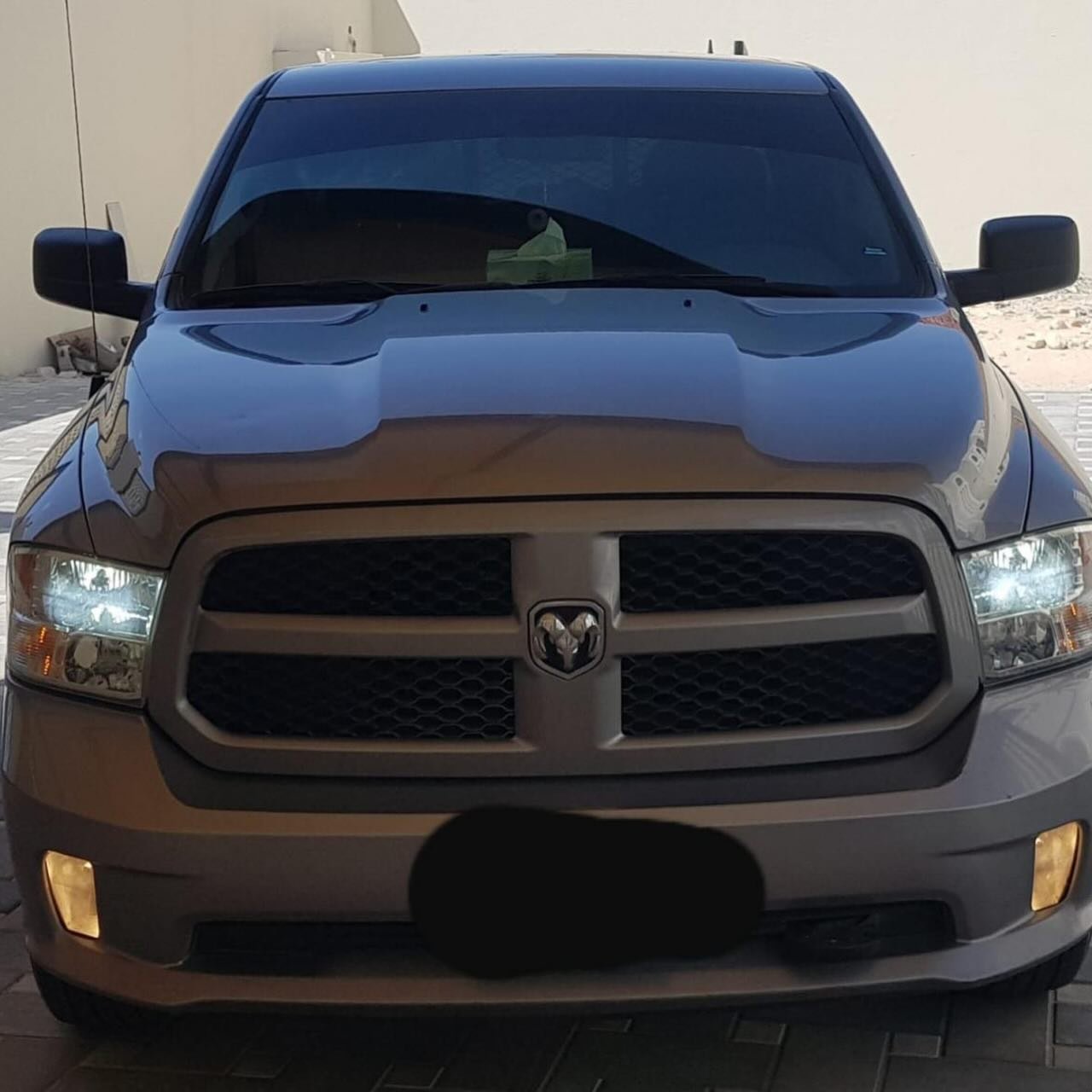 Dodge Ram 1500 V8 HEMI 2019 серый — отличное — Дубай, ОАЭ