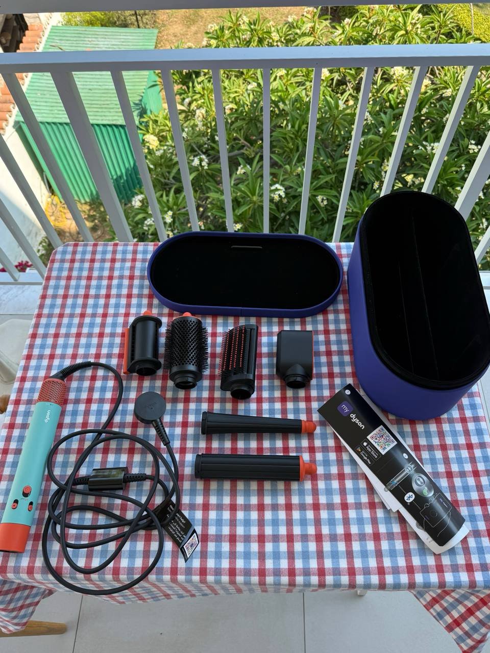 Dyson Airwrap i.d. HS08 with case and attachments — almost new — Limassol, Cyprus