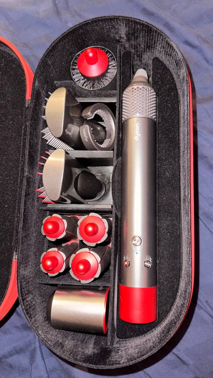 Dyson electric shaver with attachments 1500 AED — Dubai, UAE