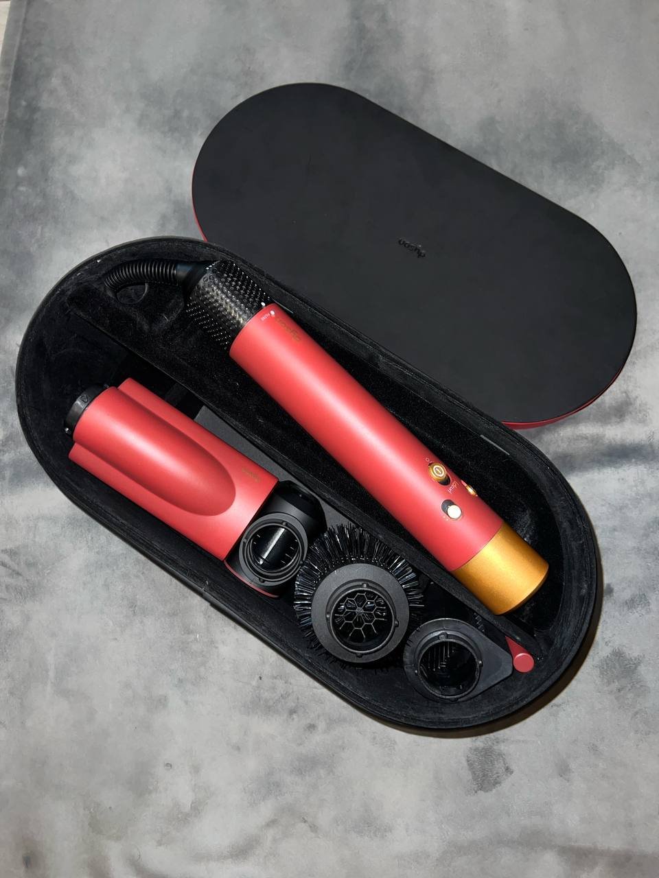 Plancha de pelo Dyson con accesorios — usado una vez — Tiflis, Georgia